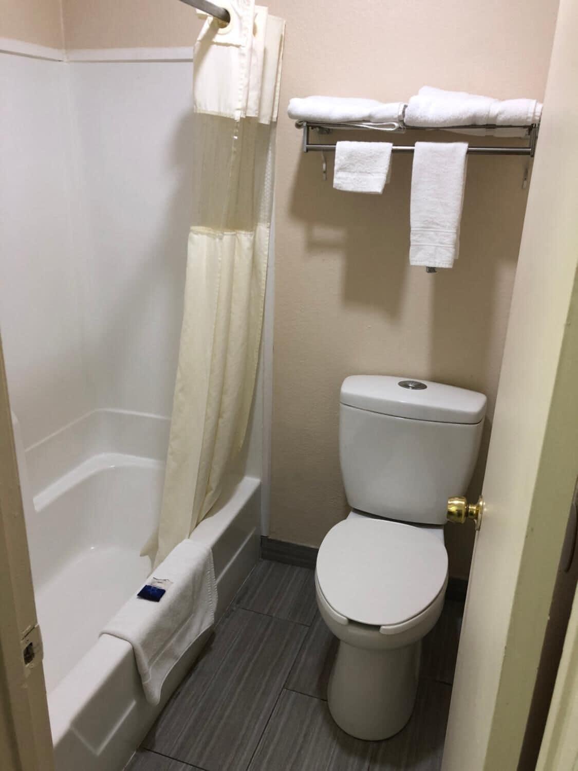 Hotel Crossroads 2*
