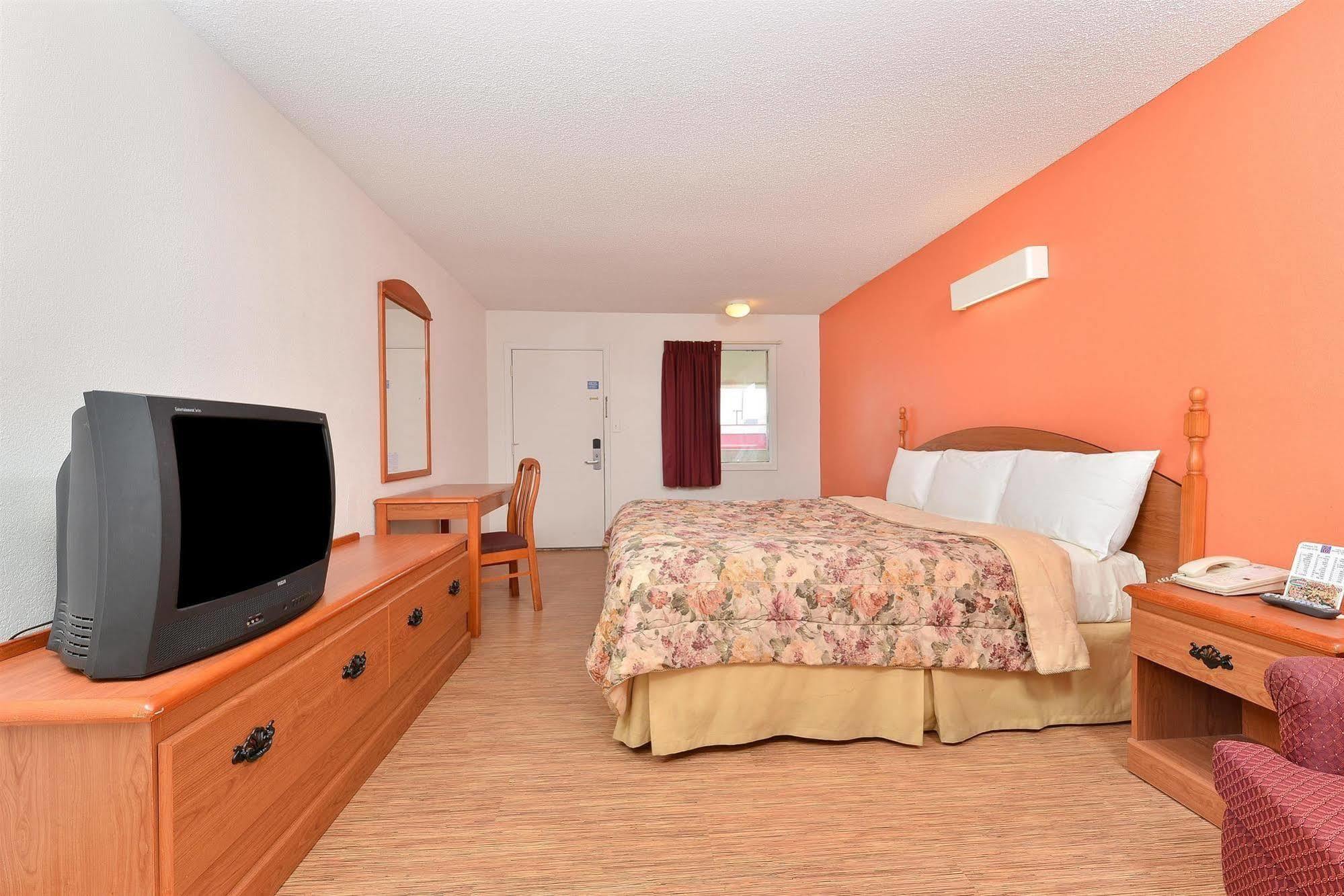 Hotel Crossroads 2*