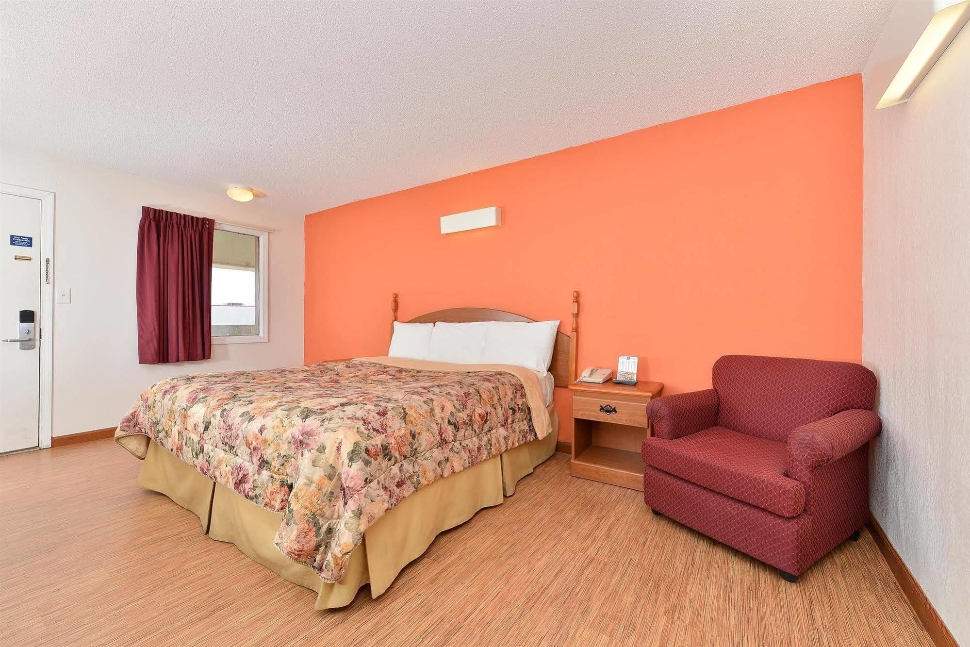 Crossroads Hotel
