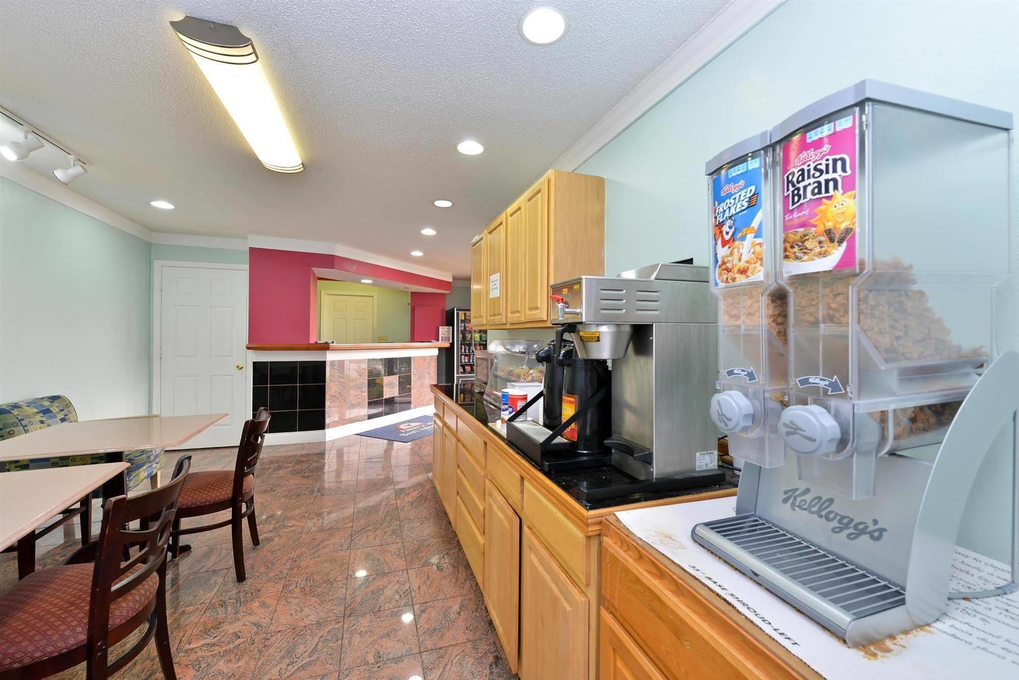 Crossroads Hotel 2*